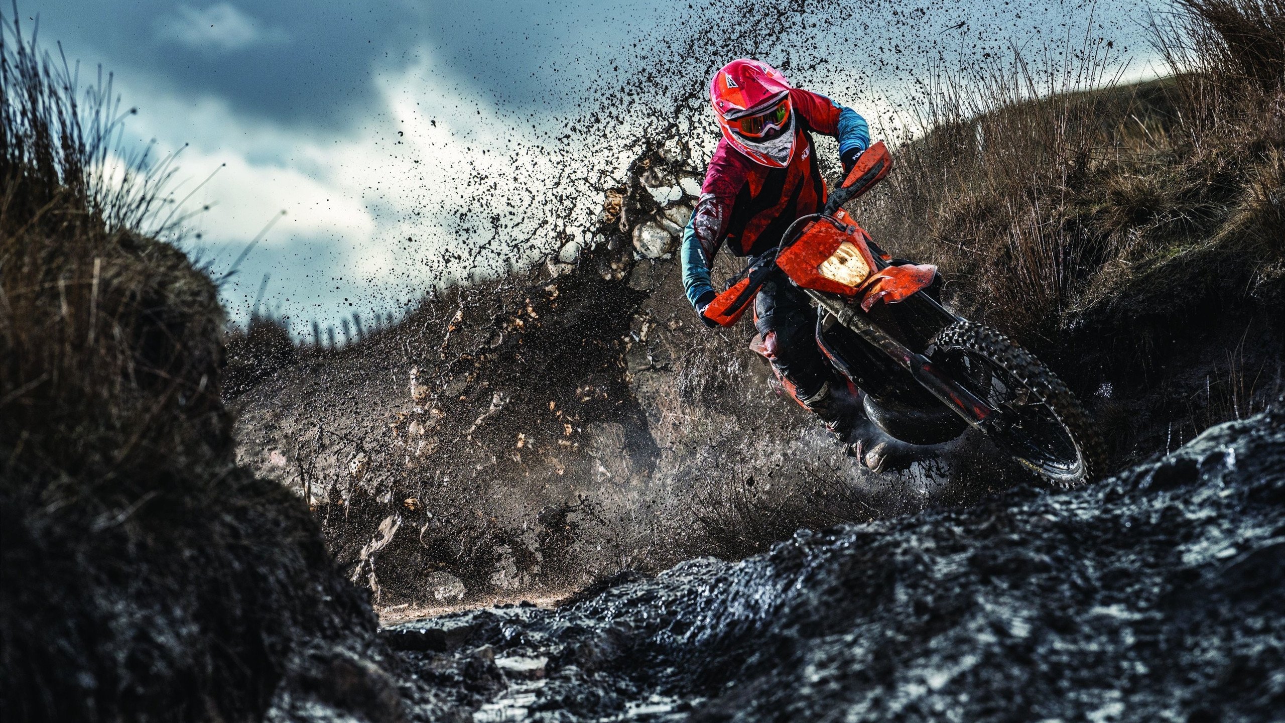 九游登录中心-克劳利镇边路渗透，红魔军团积极抢分，克劳利魔法