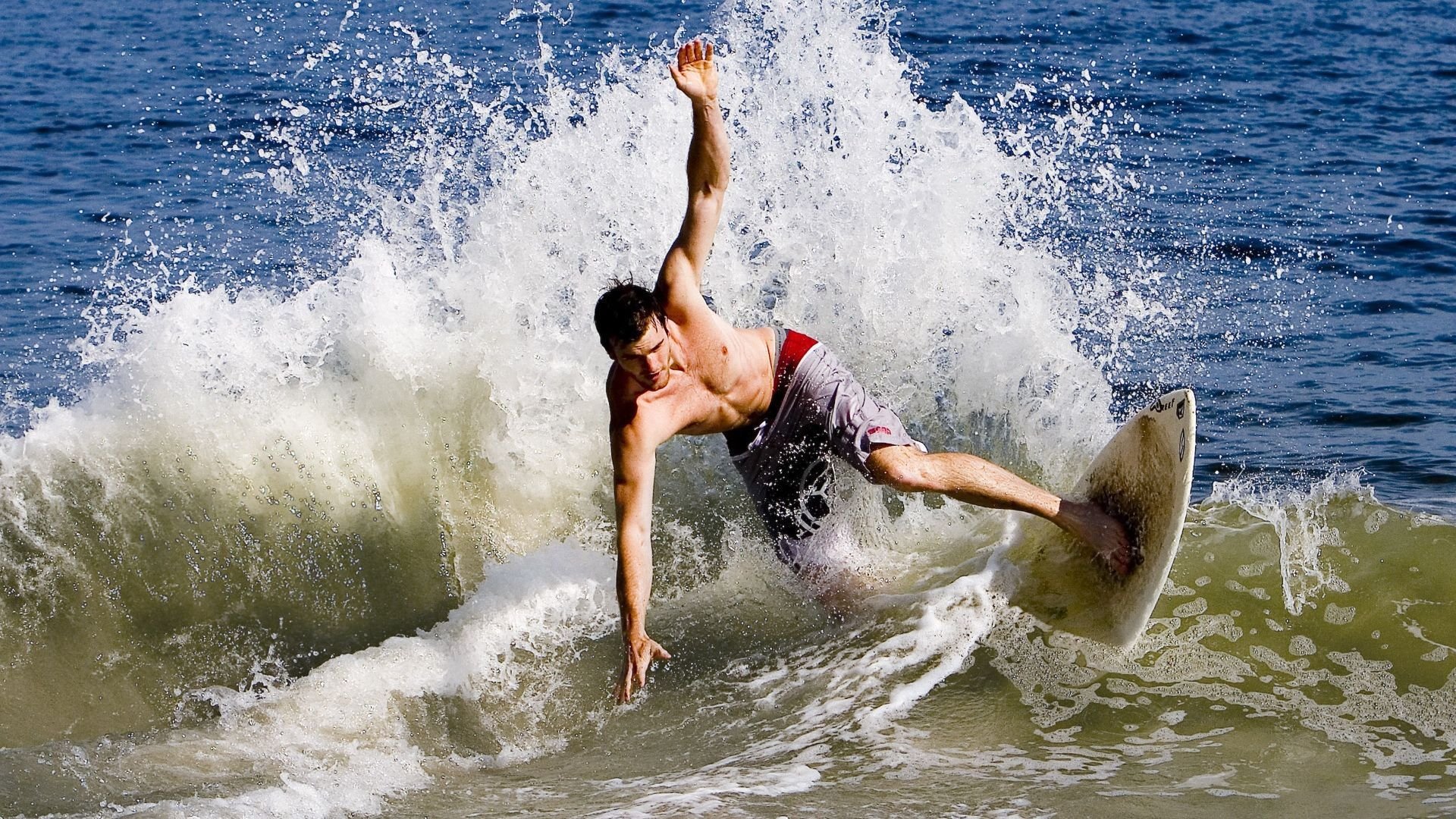 九游-体育新闻中心参与体育数字版权国际合作项目，体育新闻版面