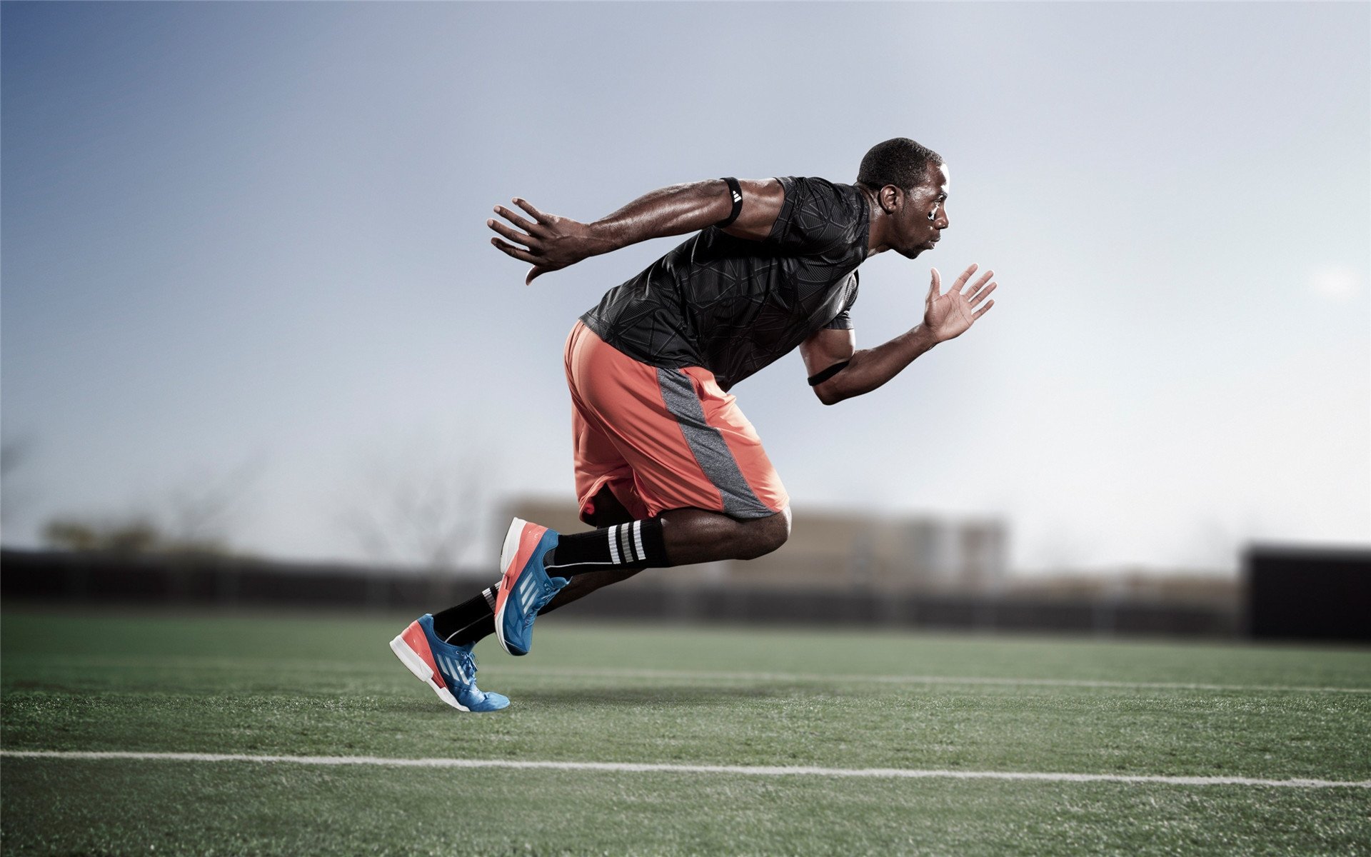 jiuyou网页登录-“极速追逐：瞬间超车让全场沸腾”，极速追赶